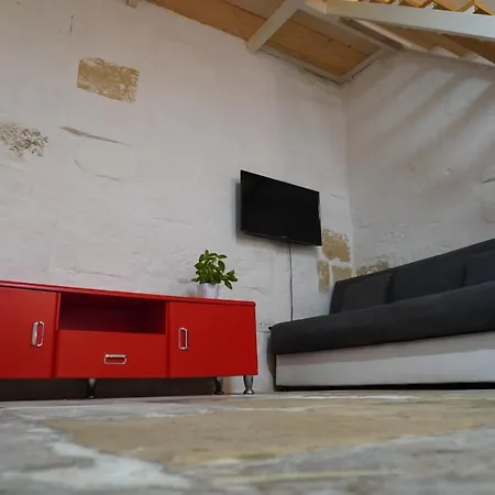 בית נופש Il-mezzanine Private Traditional And Walking Distance To Bus Terminus *