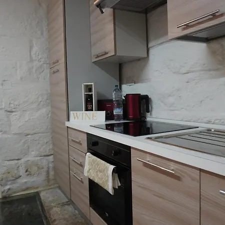 Il-mezzanine Private Traditional And Walking Distance To Bus Terminus Ferienhaus Cospicua