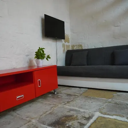 Il-mezzanine Private Traditional And Walking Distance To Bus Terminus Ferienhaus