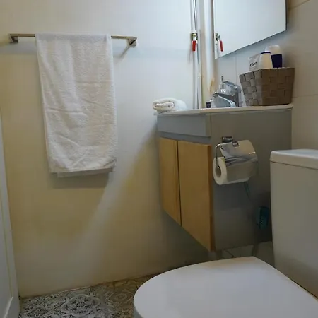 Il-mezzanine Private Traditional And Walking Distance To Bus Terminus *