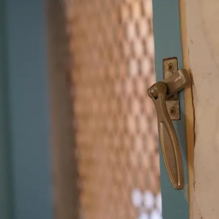 Il-mezzanine Private Traditional And Walking Distance To Bus Terminus Cospicua