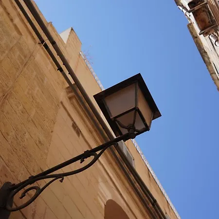 Il-mezzanine Private Traditional And Walking Distance To Bus Terminus