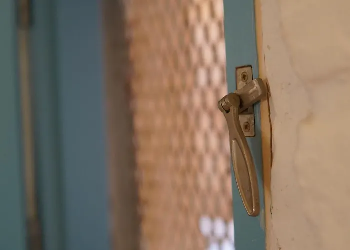 Il-mezzanine Private Traditional And Walking Distance To Bus Terminus Cospicua