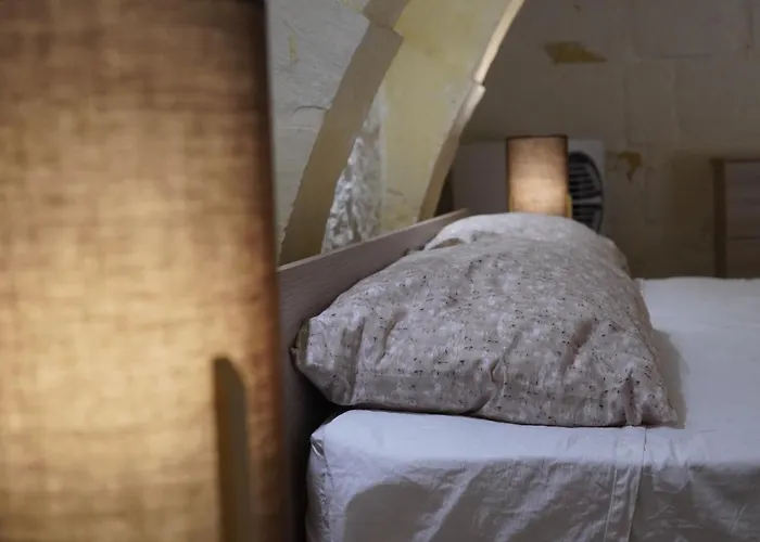 Il-mezzanine Private Traditional And Walking Distance To Bus Terminus