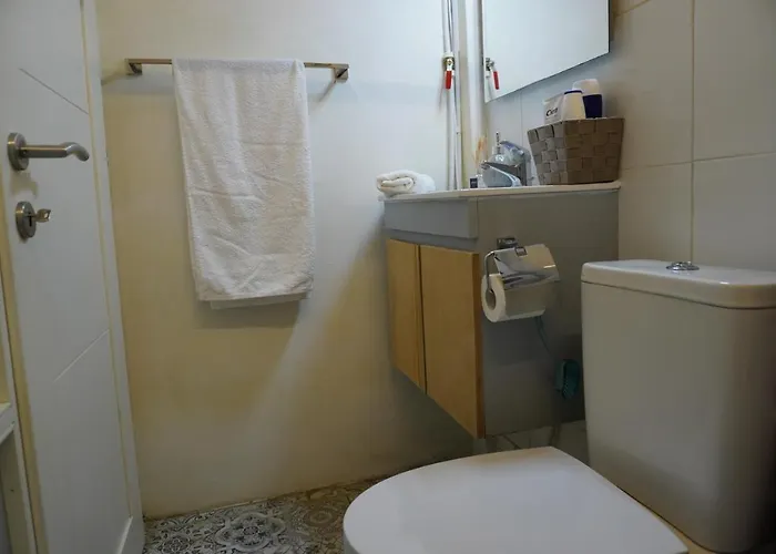 Il-mezzanine Private Traditional And Walking Distance To Bus Terminus *